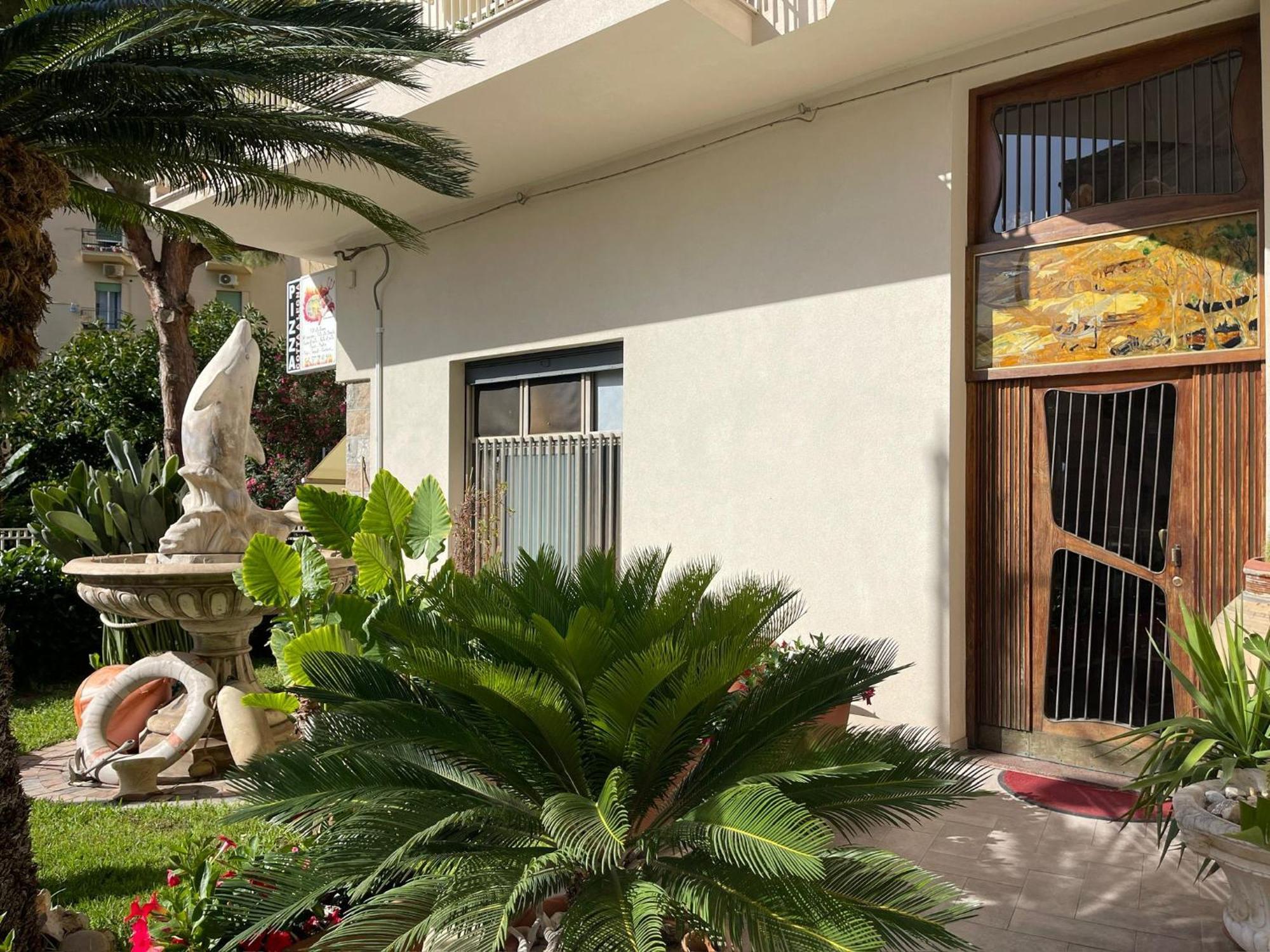 Il Delfino Holiday House Cefalù Extérieur photo